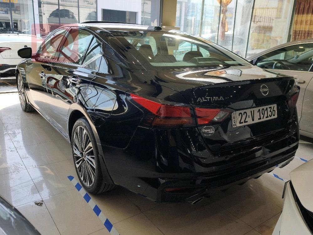 نيسان ألتيما